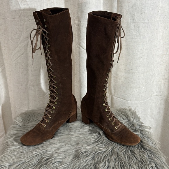 Vintage 60s/70s Brown Suede Lace-Up Knee-High Boots - Picture 3 of 11